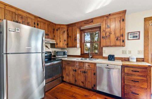 Waterfront on Swan Pond with Kayaks - Photo 11