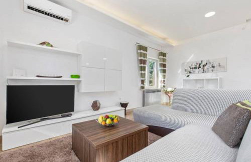 Holiday house with swimming pool - Photo 36