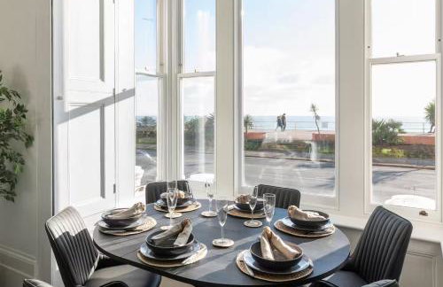 3 Bedroom, 3 bathroom large flat with sea views! - Foto 35