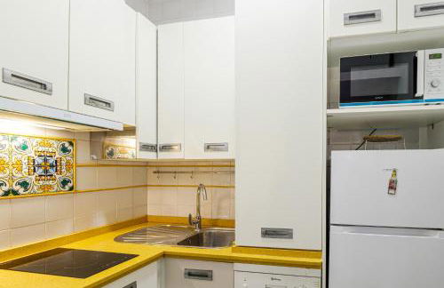 Bonito y muy fresco apartamento con patio privado - Photo 17