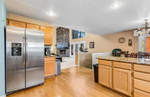 ACE - A Hole in One Right on the Golf Course Hot Tub Mt Views Pines - Foto 19