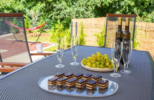 Amazing Home In Jurdani - Foto 16