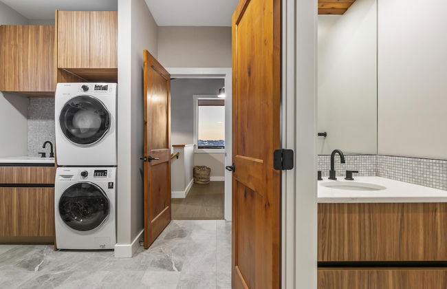 Chalet Monashee-brand New High End W/amazing Views - Photo 20