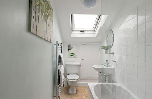 The Victoria - Quaint Victorian Home With Free Parking - Foto 11