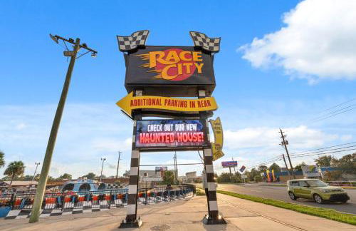 Escape to Sand Dollar Holler: Coastal Retreat, 3 Beds, 2.5 Baths, Sleeps 10! - Foto 116