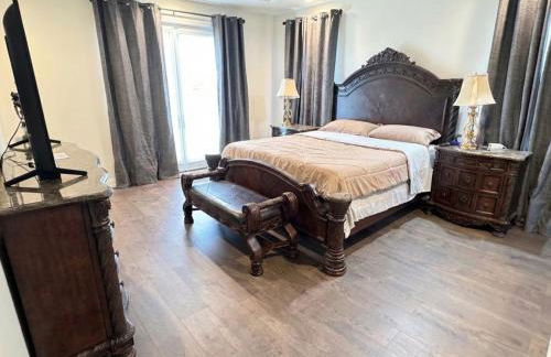 3BR Mountain Retreat with 2 Executive Suites & Scenic Views Sleeps 6 - Photo 12