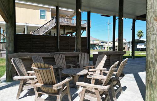 3BR Beach Retreat - Tiki Bar, Ocean Deck, Pet-Friendly & Sleeps 10 - Foto 32