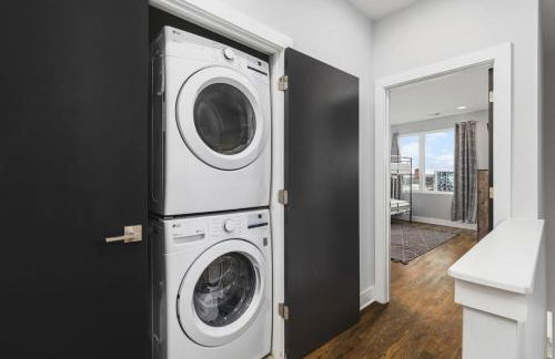 Home with Rooftop Deck & Garage, 2 miles to Downtown Broadway - Foto 38