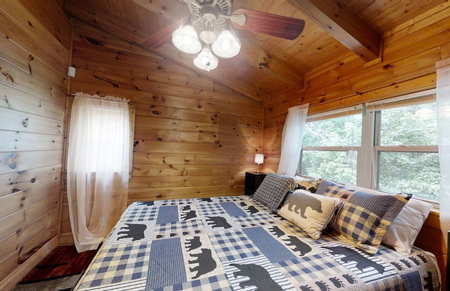 Yellow Cabin On The River 2 Bedroom Cabin by RedAwning - Photo 7