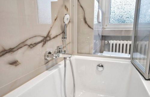 Schöne Essen Wohnung - 5 Betten - Foto 15