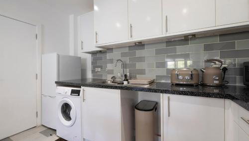 Designer 1BR I Work-From-Home Ready I Fast Wi-Fi - Foto 2