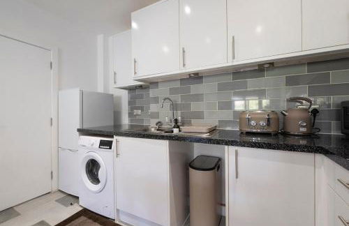 Designer 1BR I Work-From-Home Ready I Fast Wi-Fi - Foto 2