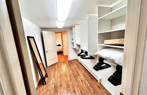 Newly Remodeled spacious units, minutes from mountains, inlet, downtown and airport - Photo 41