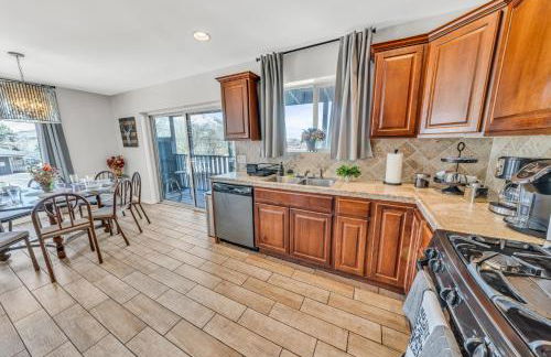 NEW! HUGE 5BR Mountain Views Game Room Hot Tub Lawn Games BBQ - Photo 13