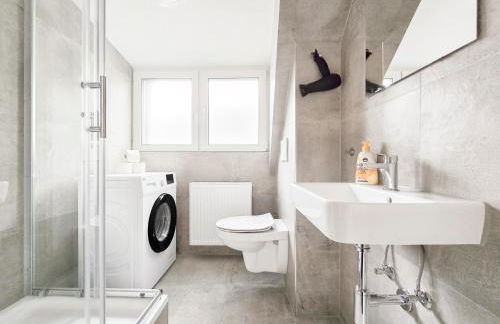 Tolstov Apartments - Monteurwohnung mit 3 Zimmern - Dachgeschoss - Parkplatz - Photo 14