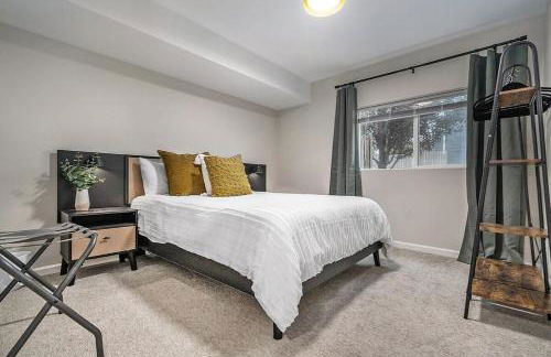 Elegant Escape-Fenced Yard BBQ & Cozy Fire Pit - Foto 28