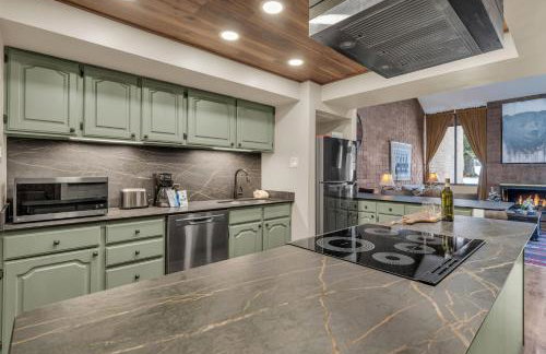 Park Ave Condo Pool Access Near Skiing - Photo 11