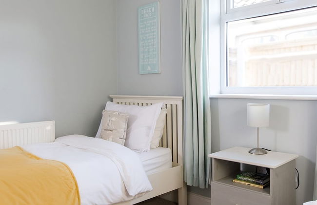 4BR Beach House Sleeps 10 - 5 Mins Walk to the Sea - Foto 19