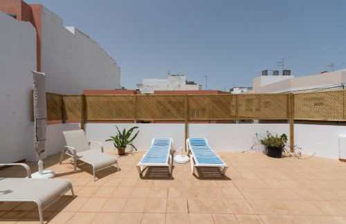 Private Solarium - 2BR House Near the Airport - Foto 1