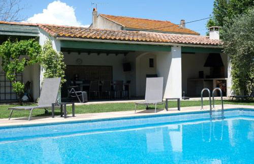 vacation rental with pool and poolhouse, close to arles in moulès- sleeps 8 - Foto 7