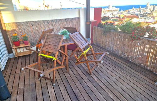 The Alicante Old Town artist workshop, Impressive rooftop, terrace with amazing city views and sea views, BBQ, Air conditioner, Wifi - Foto 2