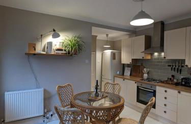 Homely flat just off Leigh Broadway - Foto 6