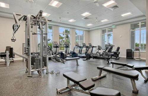 Beachfront paradise Ocean Village Golf Tennis Several heated pools Tiki bar Pickleball insite sports bar and restaurant and much more - Foto 47