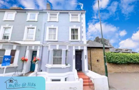 Cosy Studio in Hampton Hill short Walk to Bushy Park with Free Parking and WiFi and Pets welcome - Foto 3