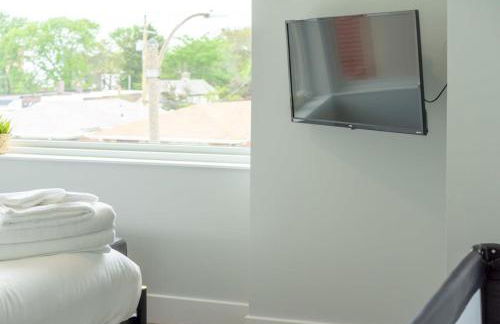 Beautiful Modern 3BR in the Grove ABODEbucks - Photo 44