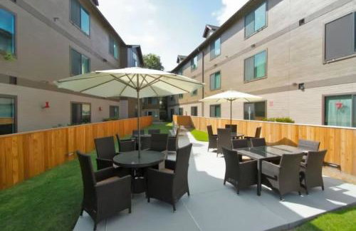 Stylish King 1BR 8 Min to Downtown Pool Gym & Parking 04 - Foto 15