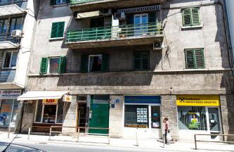 Spacious Apartment Center - Photo 28