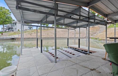 Luxury Home on Cove with Boat Slips, Waterslides, and Jump Deck - Foto 77