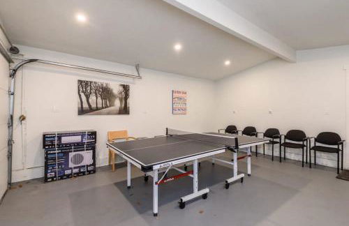 Spacious Disneyland 5 Bedroom 4 Bath House with Game Room - Photo 43