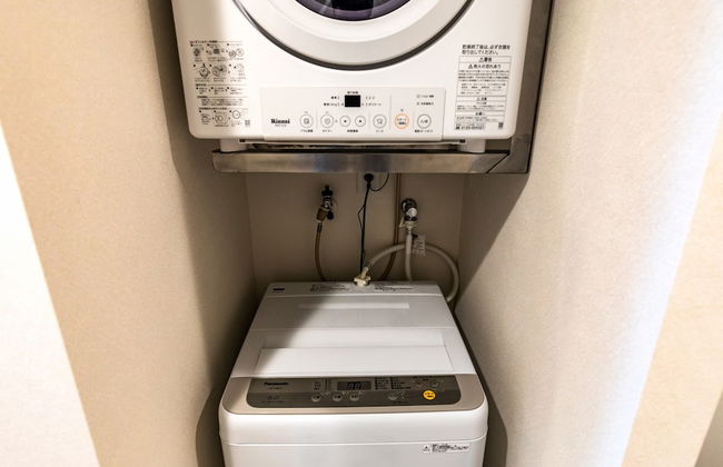 Mr.KINJO Miki24 in front of Makishi Station - Foto 17