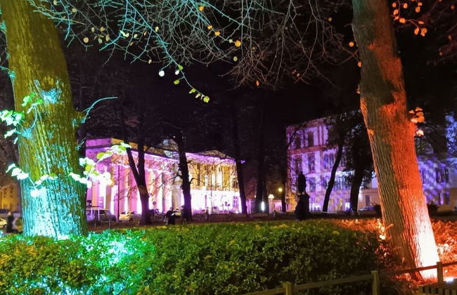 City Center Modern Retreat - Photo 17