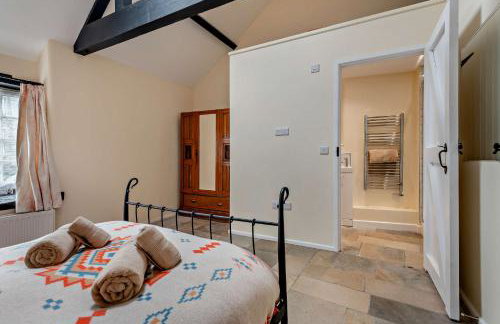 Castle Forge 4-Bedroom Historic Purbeck Forge in Kingston, Corfe Castle, Sleeps 7 - Photo 3