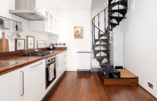 The Mews House - Photo 6