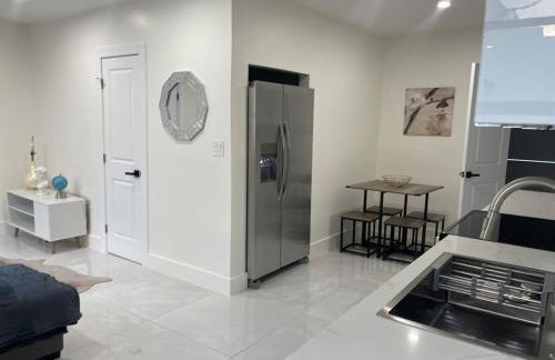 Transit-Friendly Flamingo Park Hideaway - Foto 30