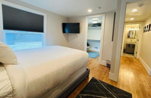 Little Blue Bungalow on Boise's Bench, Pet Friendly, Fully Fenced yard with doggie door! 2 miles from BSU, 5 minutes from Downtown Boise, Desk and workstation for remote workers, 2 TV's large walk-in closet, Good for mid-term stays - Foto 21