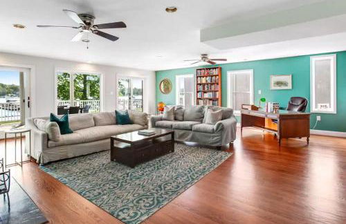 Oasis by the Bay - Waterfront Heated Pool Hot Tub - Foto 6