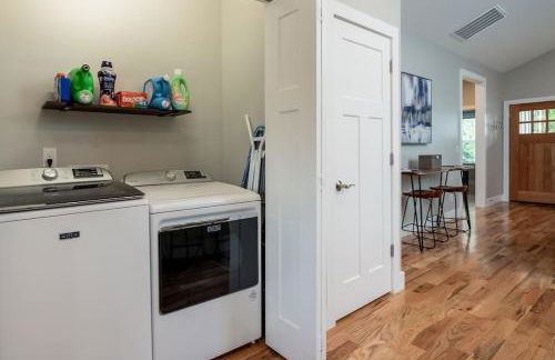 Walkable Downtown 5BR - Hot Tub and Resort Access - Foto 17