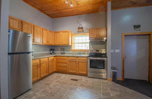 Stay In Ohiopyle - closest place to the GAP trail in Ohiopyle, PA, Hot Tub - Foto 12