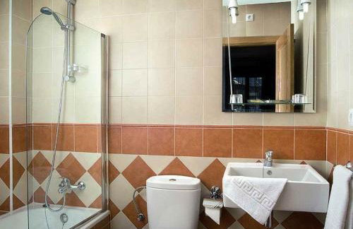 Hotel Ruta del Poniente - Photo 5