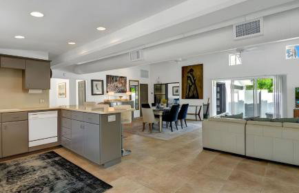 Modern Oasis w/ Pool, Patio Lounge, & Mountain Views Palo Verde by Avantstay - Foto 21