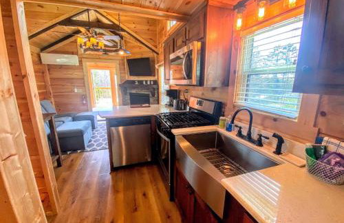 B2 NEW Awesome Tiny Home with AC Mountain Views Minutes to Skiing Hiking Attractions - Foto 27