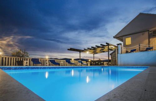 Holiday home Leko with outdoor pool and hot tub , can fit 22 people - Foto 2