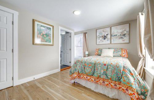 half Mi to Dtwn and Harbor Park Home with Large Yard! - Foto 11