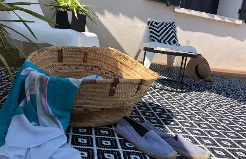 Un Petit Coin de Provence - Istres - Maison Contemporaine Avec Piscine Privée Chauffée, Entre Plages Et Provence, Borne 11 kW - Foto 7