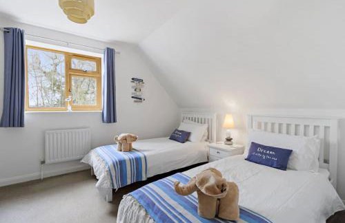 Stunning cottage with hot tub - Photo 47