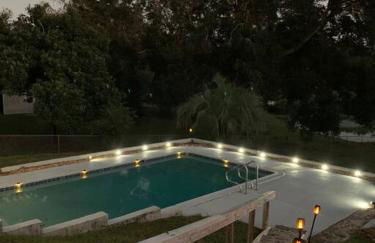 Stylish Lake home with HUGE POOL, Arcade with PS5,and Theater Just 5 min from Legoland - Foto 17